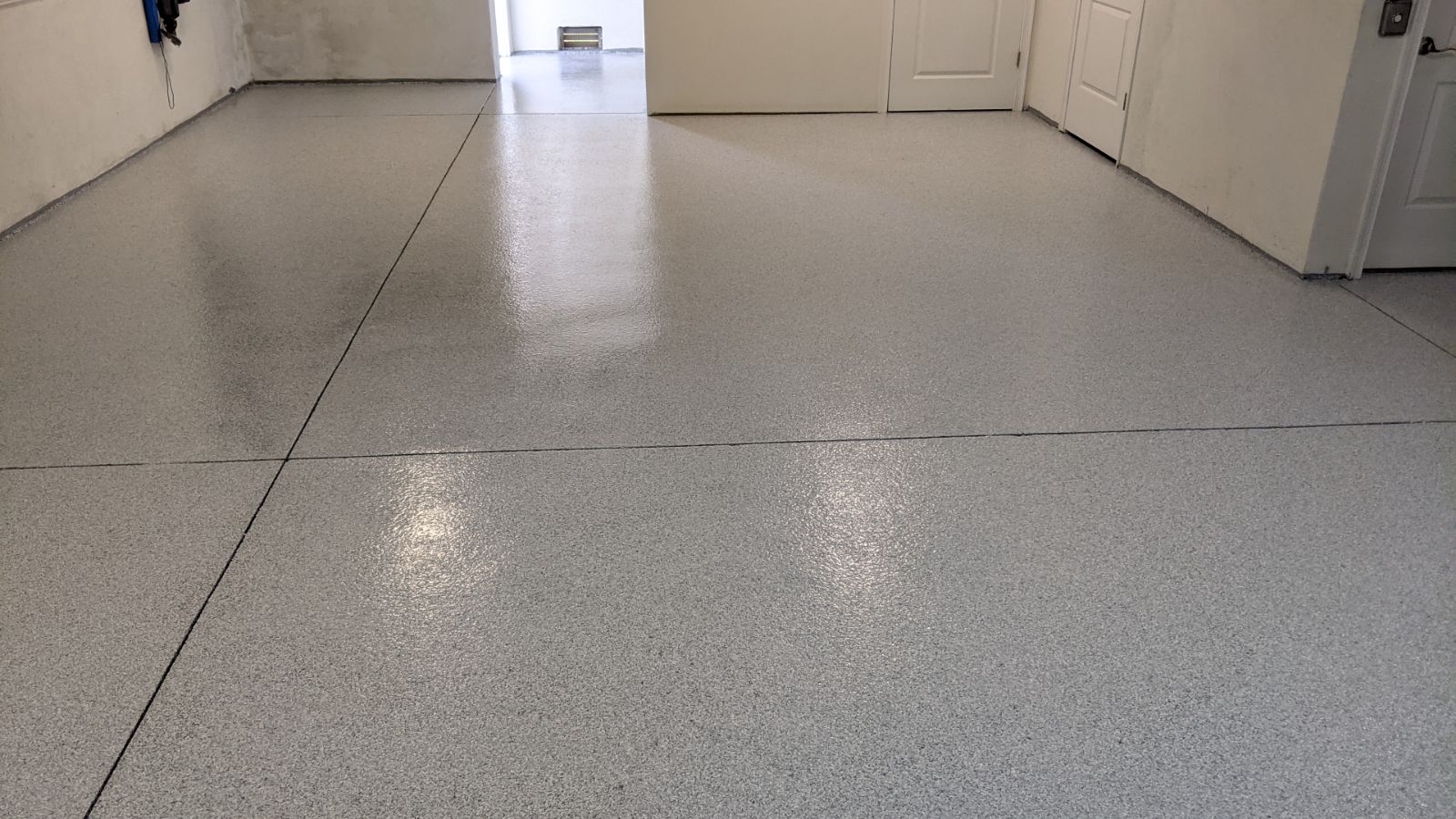 Epoxy Garage Floors in Florida: Will It Hold Up to Heat & Moisture?